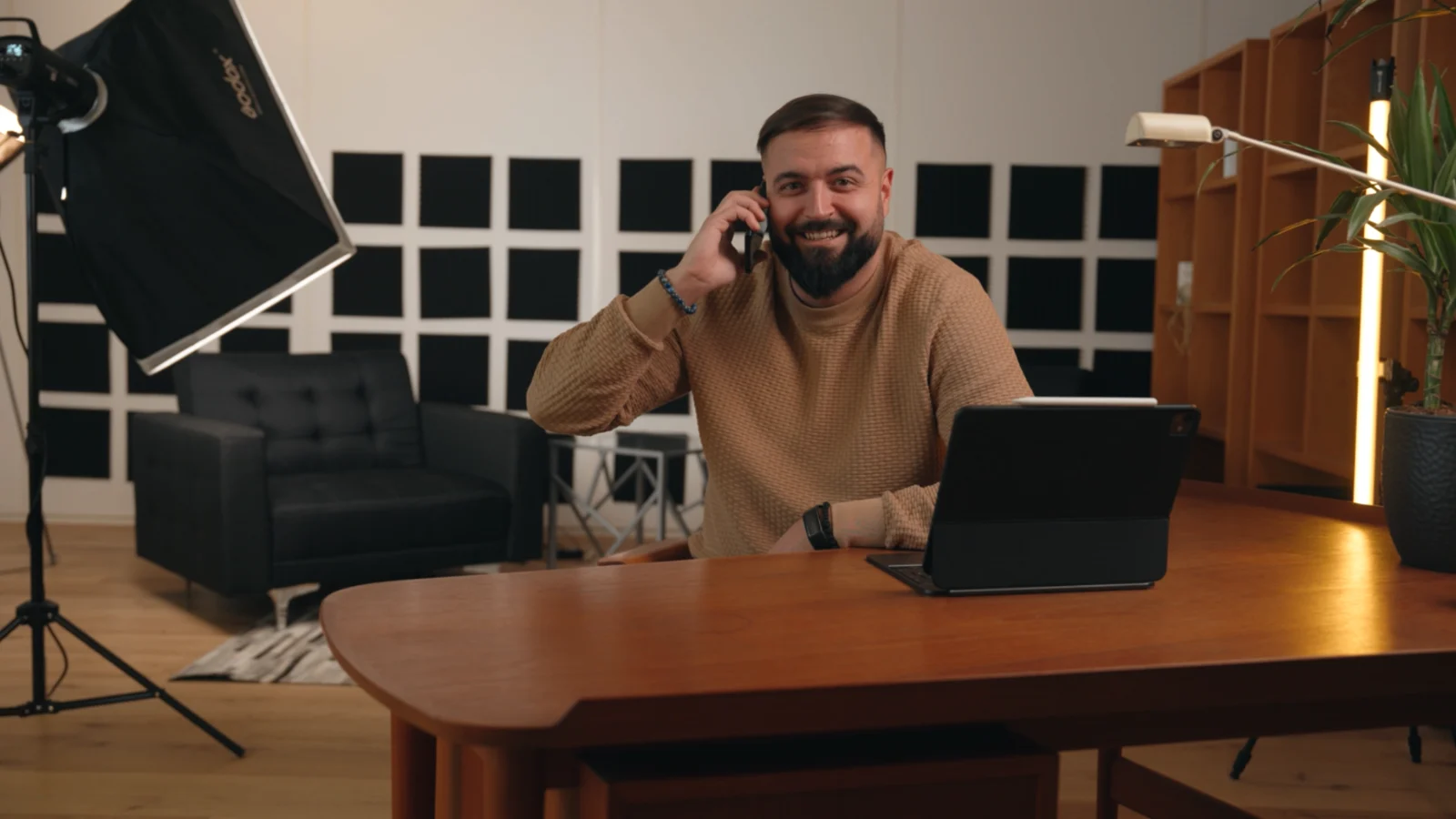 Dalibor Stojkovic im Podcaststudio im Gespräch